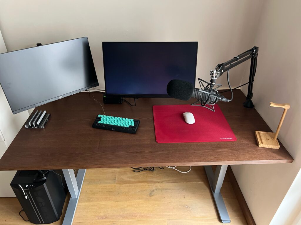 Ikea Ekbacken good as a desk ? Ikea Ekbacken good as a desk ?