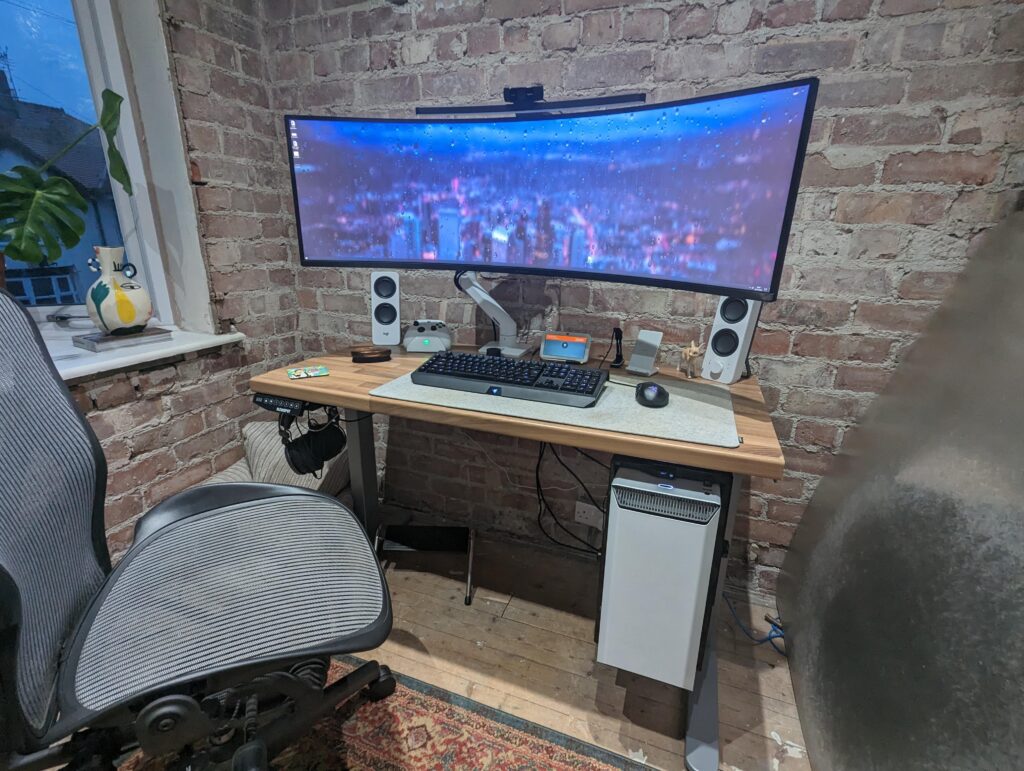 I need to sort the room out (clean the brick work and put flooring down) but for now this is my home office :)
