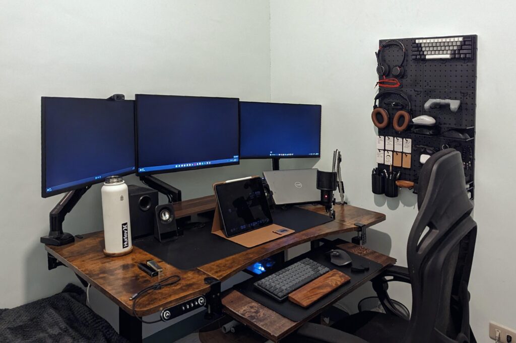 Multisystem setup (work laptop, PC) connected via Logitech flow (& easy switch for the ipad). Open to wallpaper recommendations