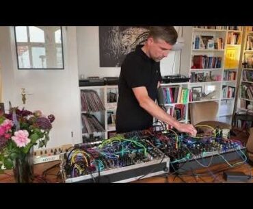 Bertolt Meyer - Modular melodic techno live jam featuring the synlimb