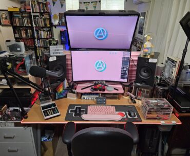 My minimalist battlestation feat. a 2013 Mac Pro