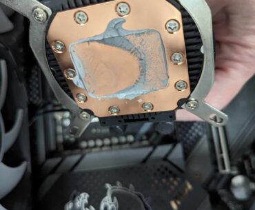 Professionally built PC at work always had weird thermal issues, so I pulled it apart today and saw this...