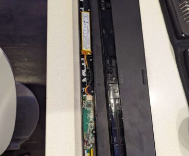 Shout out to Logitech for making it easy to repair the MX Master keyboard. Took only 15 minutes for battery change.