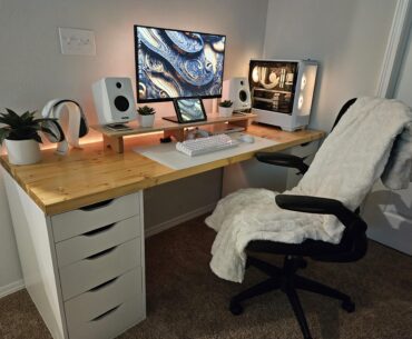 New monitor arm for a cleaner look.