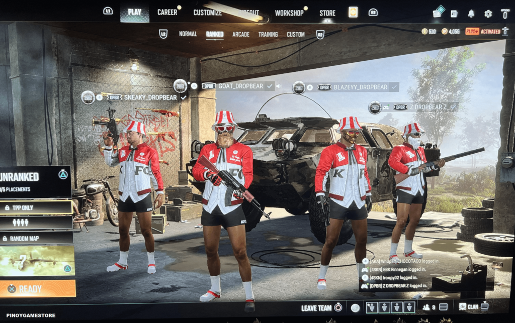 The whole clan went for the KFC employee theme. Hot droppin to the nearest KFC branch. 🍗