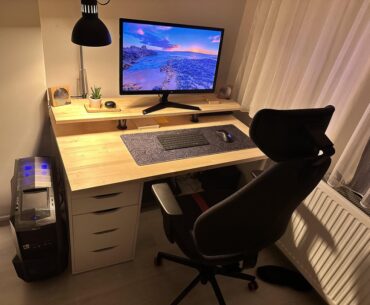 Budget Diy desk and speakers