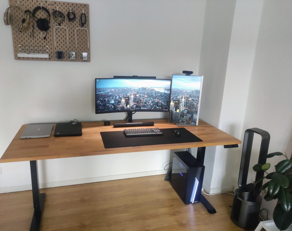 build a workplace for my girlfriend, what do you think?