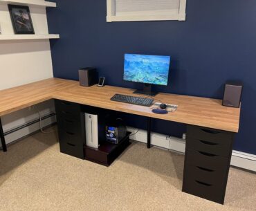 New IKEA desk setup not sure if the leg placed in back middle on both desks will keep it from bowing