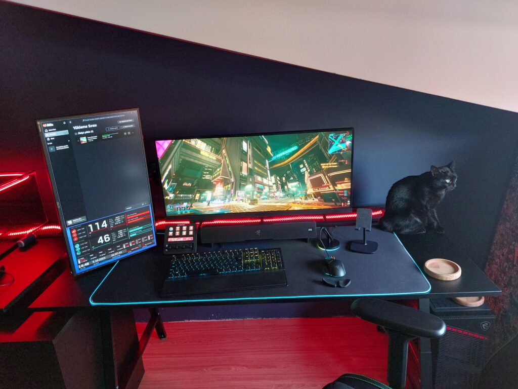 The Deltahub wristrest demanded a larger mousepad. Luckily the 3XL fit the Utespelare perfectly.