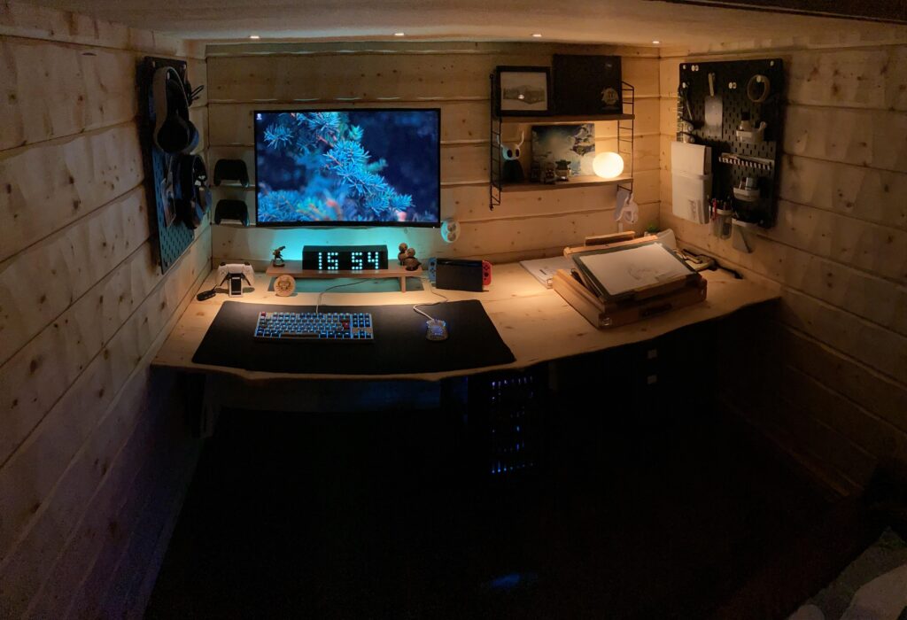 My cabin battlestation is finished!