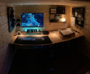 My cabin battlestation is finished!