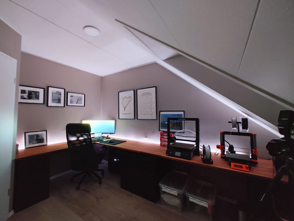 Moved in to a new house. Now 6 months later I finally have a complete-ish hobby/battlestation.