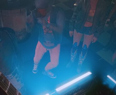 Anyone notice the Samurai bootleg vender in the front row of the concert?