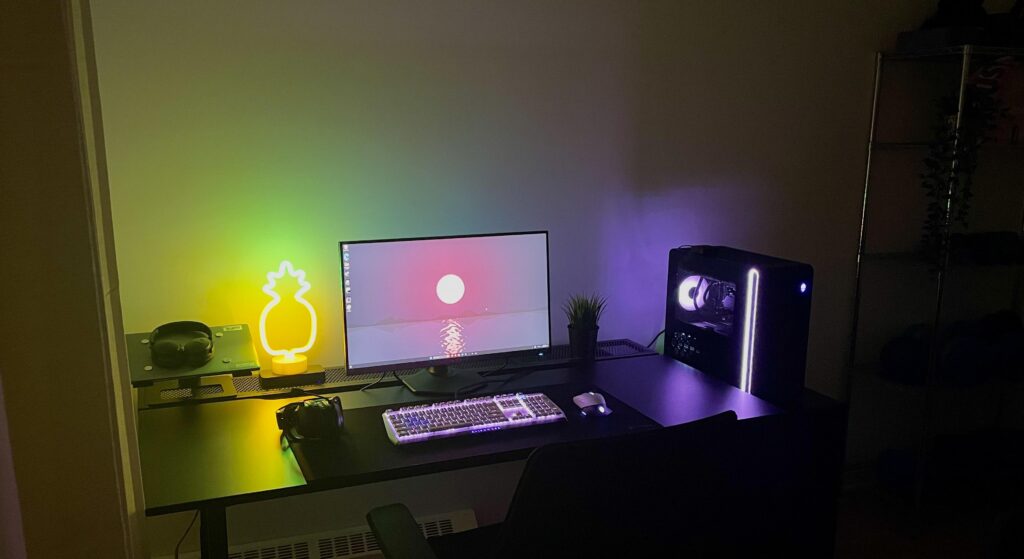 New desk new monitor.