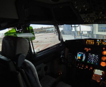 737 Cockpit converted to Flight sim count? 2 PC's running it