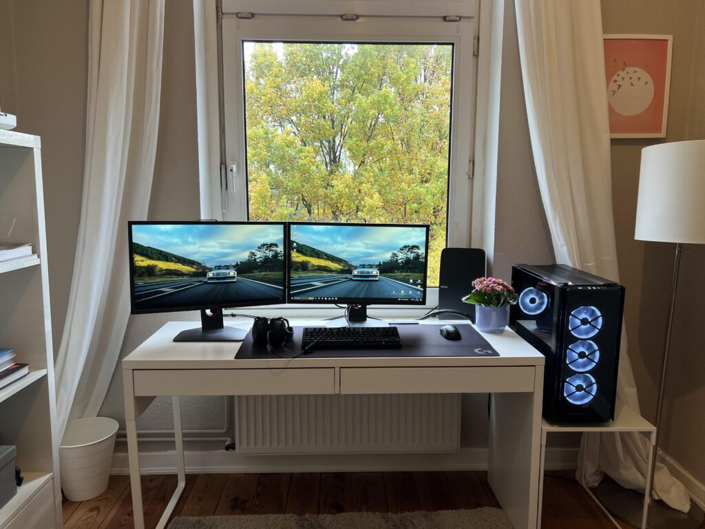 My desk is to small