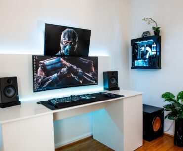 Built a new desk from scratch, got a new mechanical keyboard and added a secondary monitor to my setup.