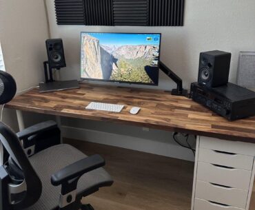 Got a new desk today 😁