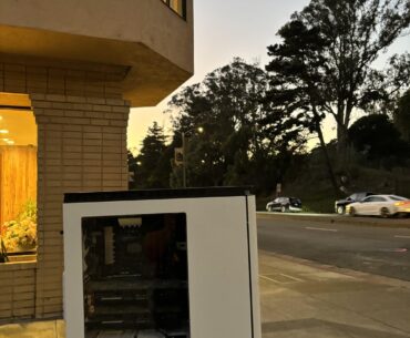 Found this PC on the side of the road?! Any help with translating the note?