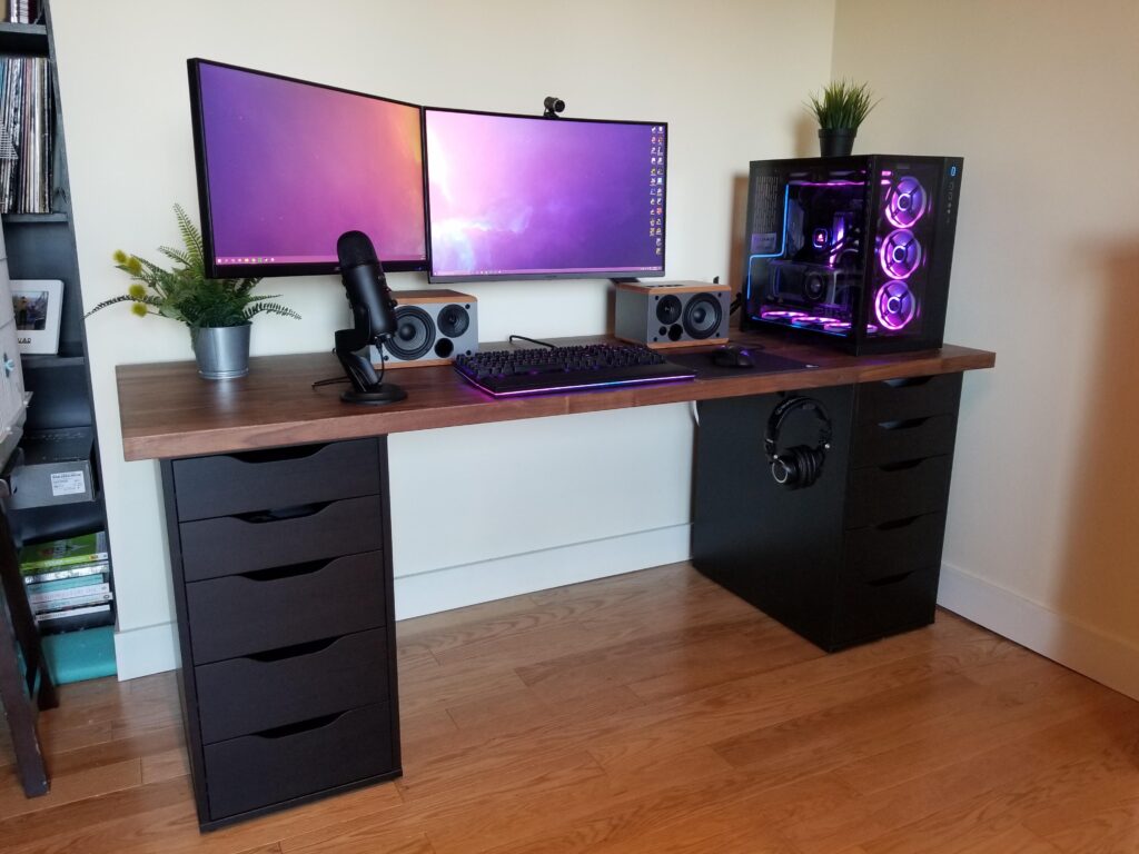 What are the best desk sizes for 2 monitors?? (Not my photo) What are the best desk sizes for 2 monitors?? (Not my photo)