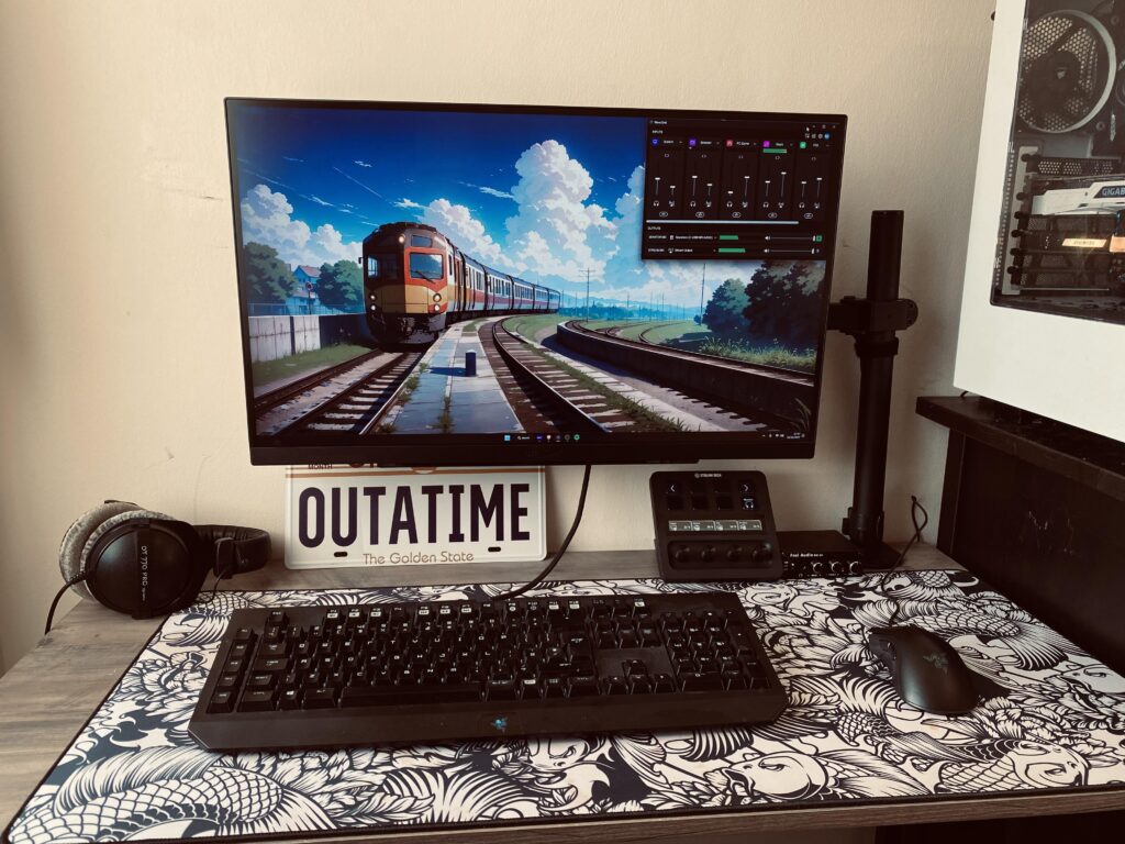 Tidy desk, tidy mind.