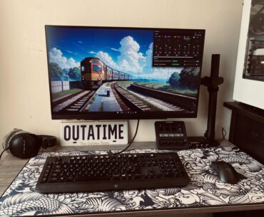 Tidy desk, tidy mind.