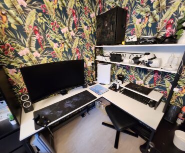 Help with desk layout please!