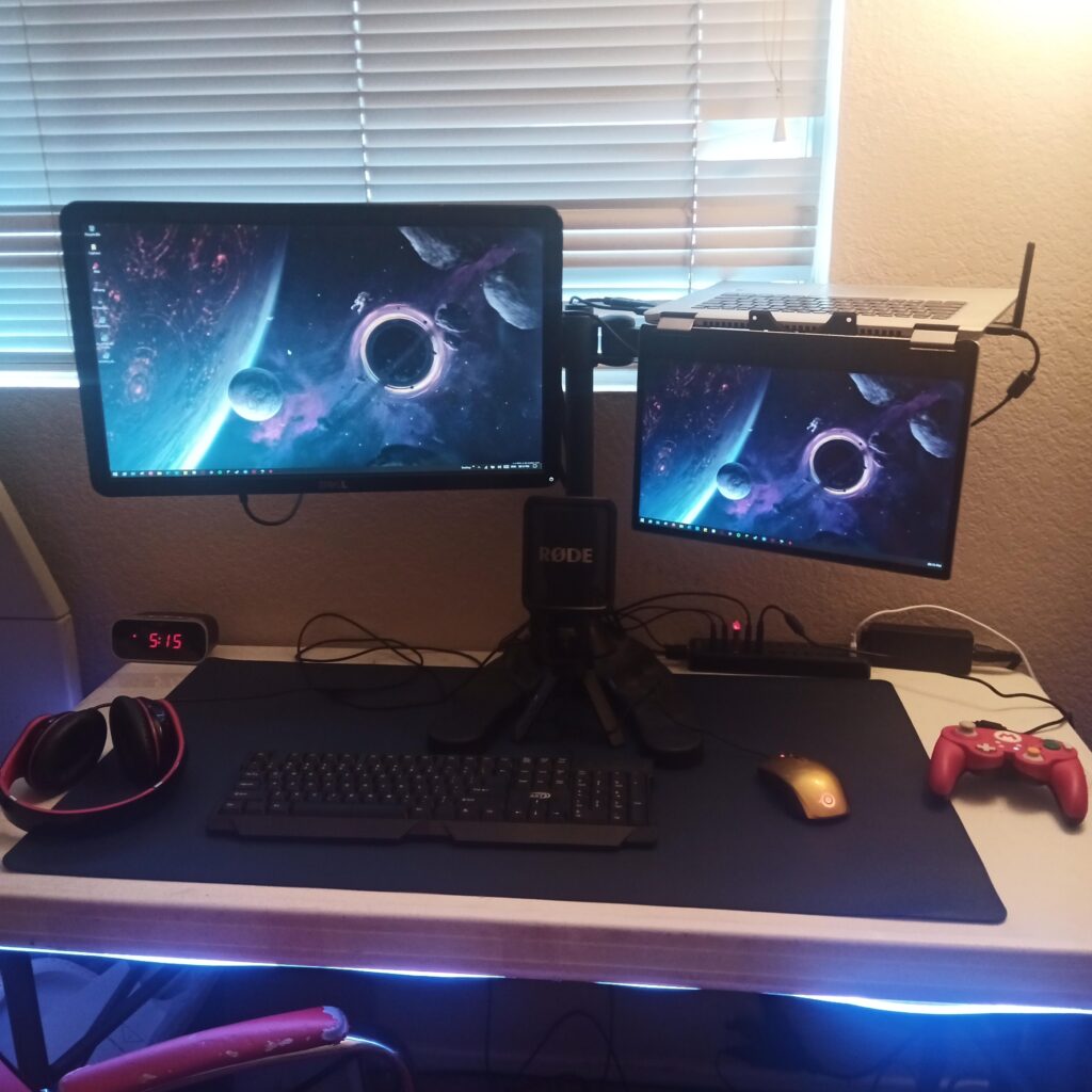 A laptop setup I put together for my younger brother. Pretty happy all-things-considered