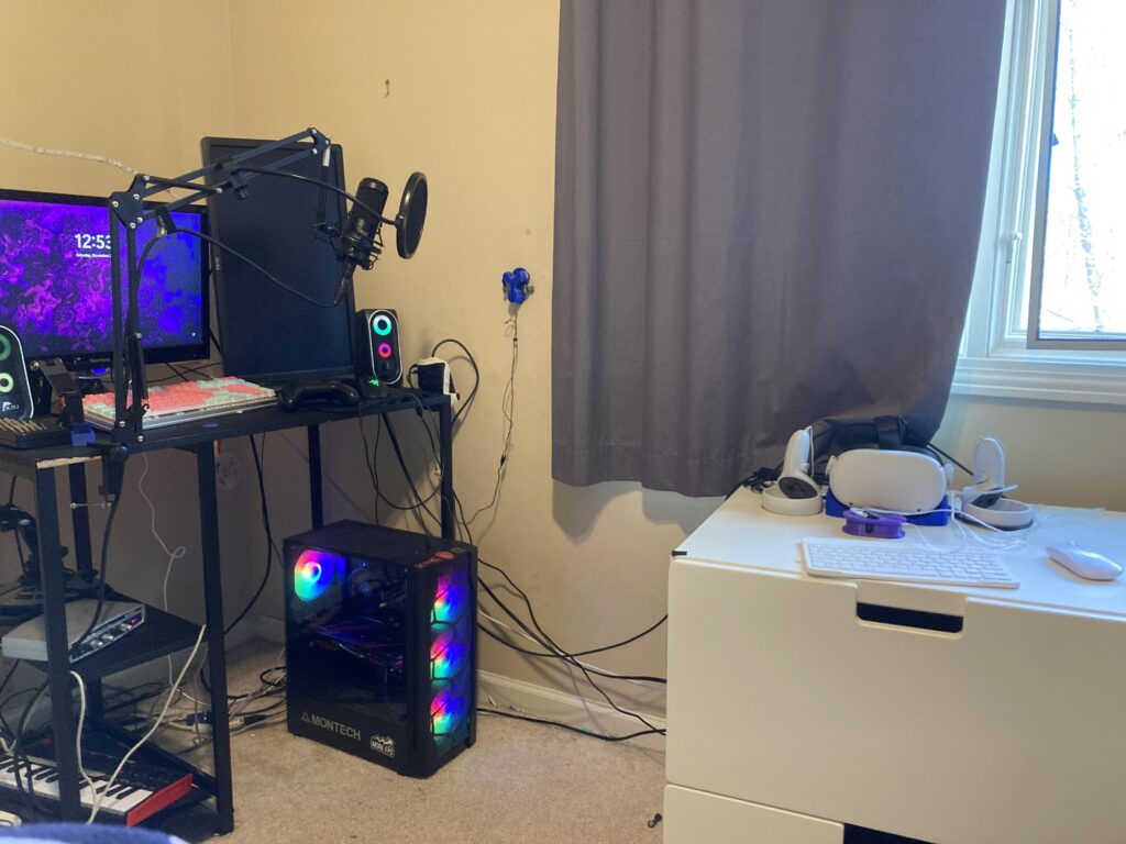 Just upgraded my GPU so I think my bedroom gaming + VR setup is complete