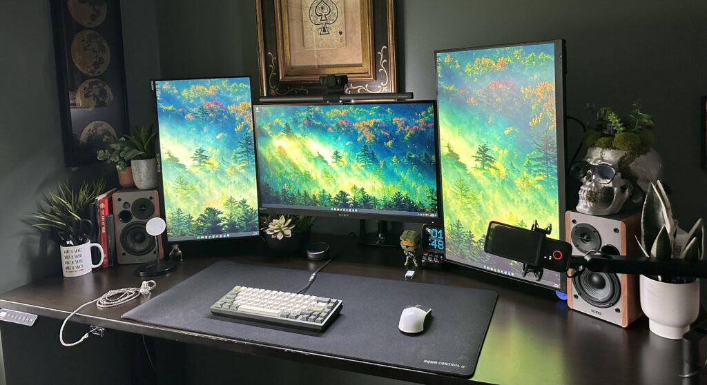 Happy Friday, Work and Game station. Any suggestions?