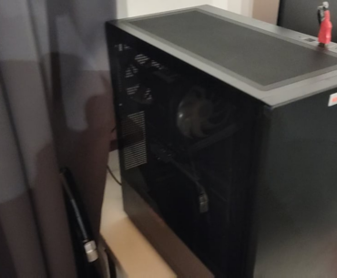 Average gamer: "I want my PC to have all the RGB." Me, an intellectual:
