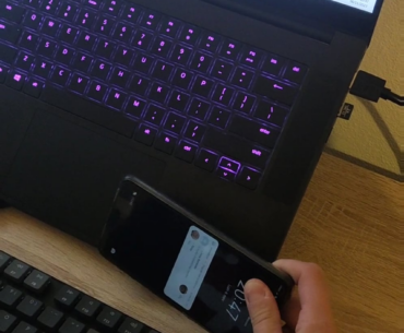 Razer 15 restarts after putting iPhone 13 mini