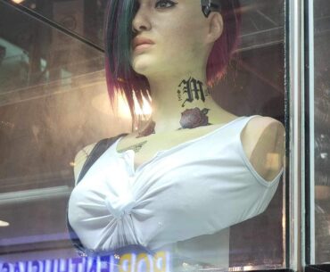 A friend of mine sent me this Judy 1:1 bust statue from a local mall 🤩
