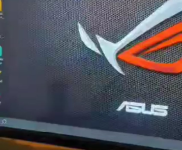 Hi, my friend's pc started doing this. Do anyone know what's happening?