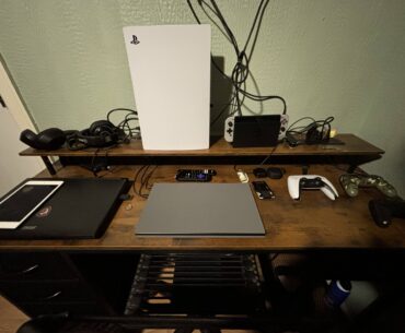 Need help too much clutter. I use everything here but I have no space.
