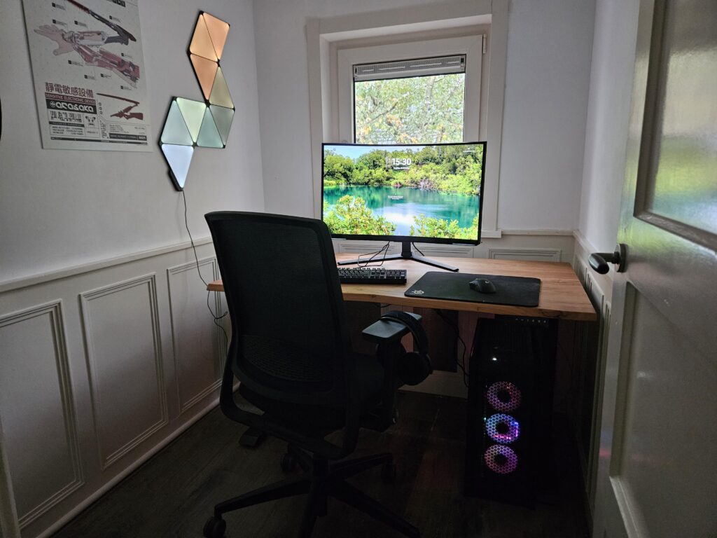My walk-in battlestation. The desk is as broad as the room!