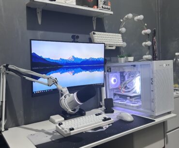 CRAMPED WORKSTATION