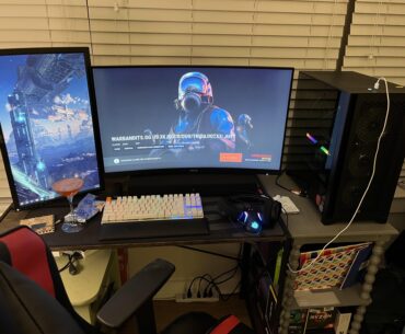 My battle station looking dumpy and boring