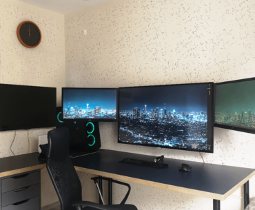Needs ideas for my next work station . this is my current work station for last 3 years , since I am moving to other country will sell it and buy something new and bigger , but can not find next level ideas .