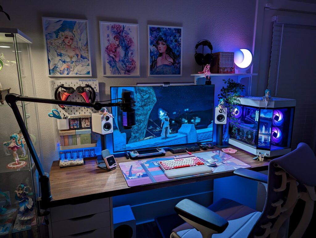Battlestation at night 🌙