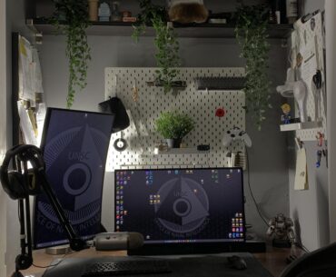 I LOVE FAKE PLANTS