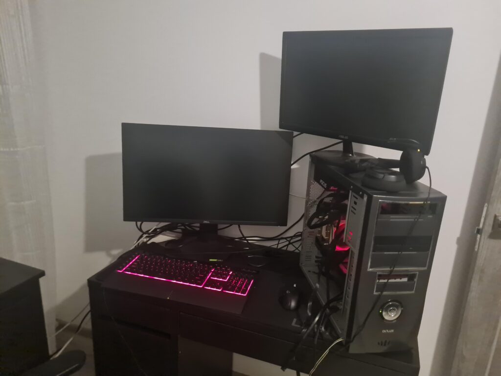 My battlestation during the week