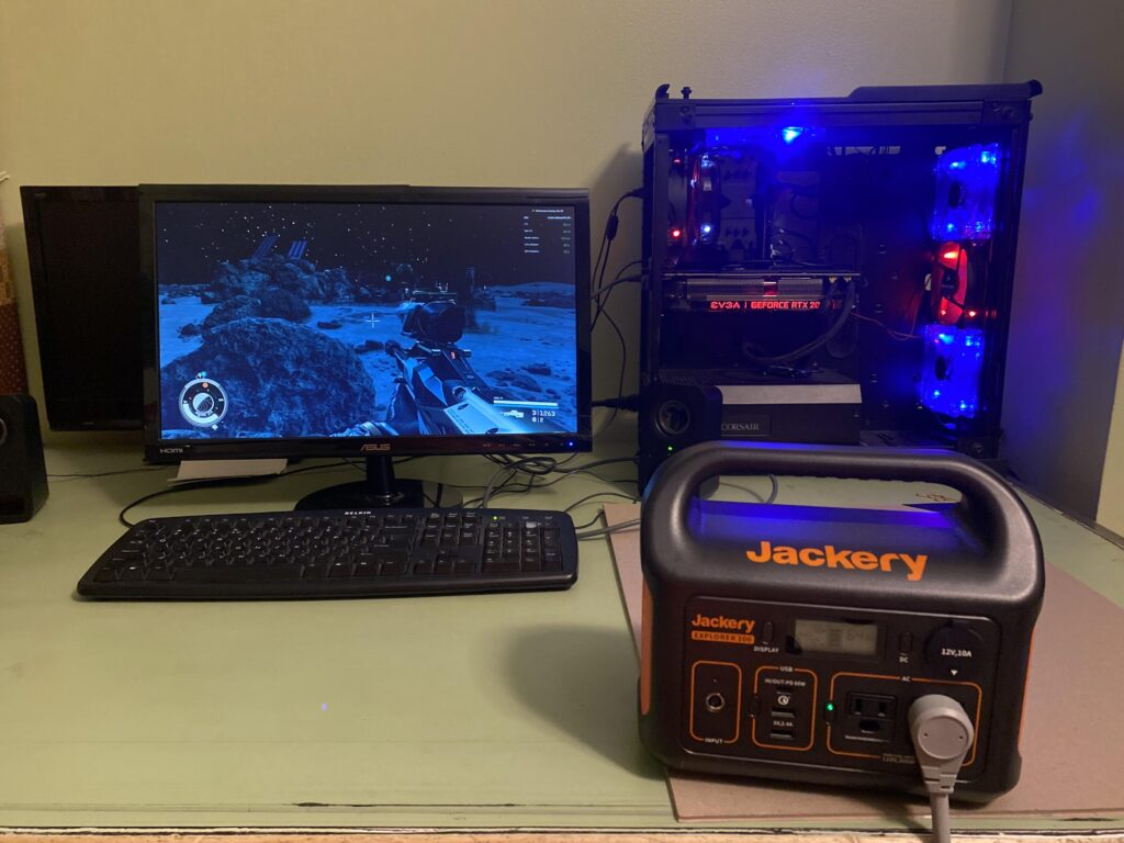 PC powered by portable powerbank PC powered by portable powerbank