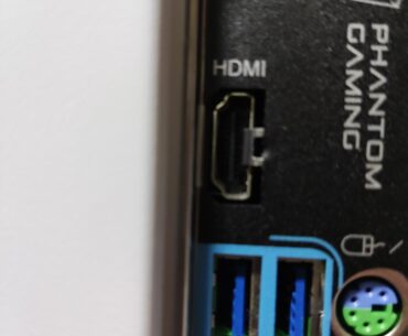 Does anyone know what is this little metal on HDMI, it doesn't allow me to connect hdmi cable lol