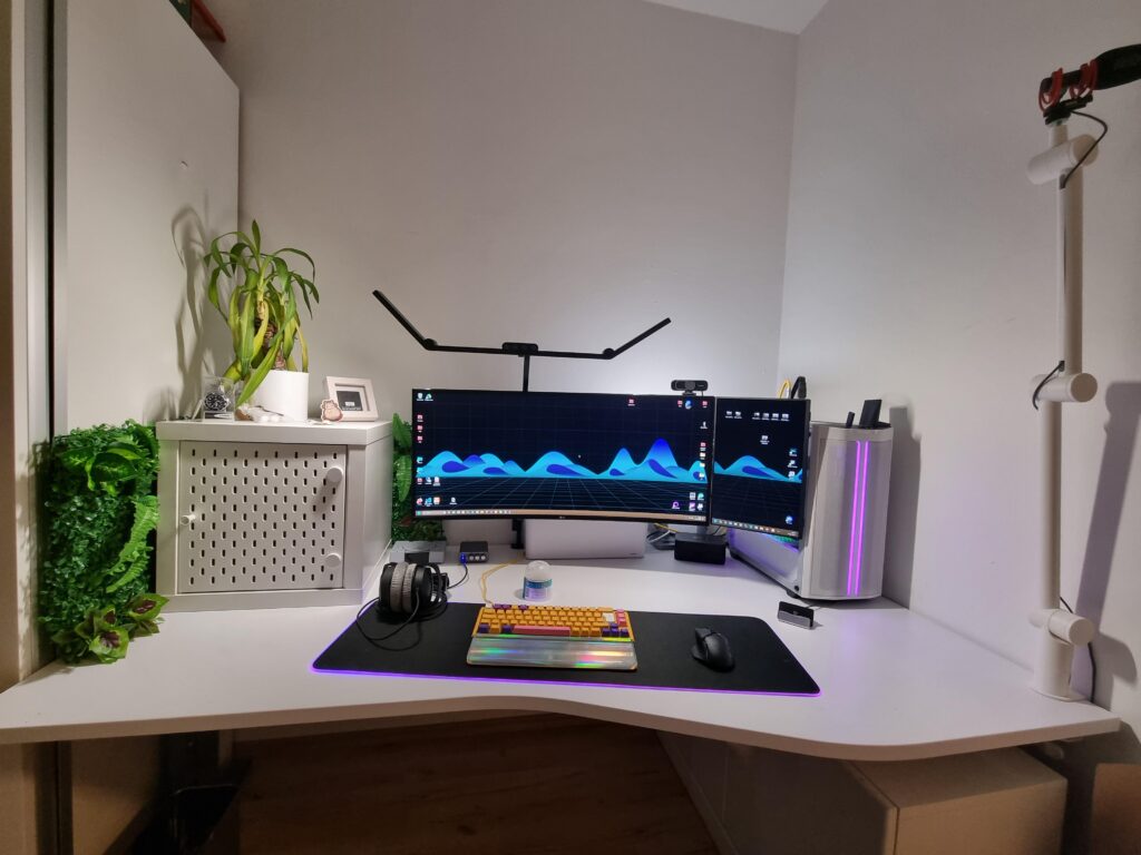 halfway done with the new desk, waiting on picture frames and a shelf for now