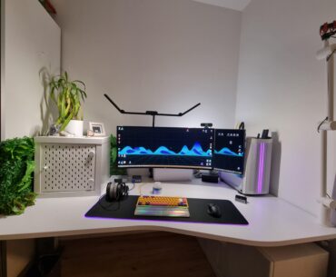 halfway done with the new desk, waiting on picture frames and a shelf for now