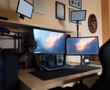 Getting the most out of a small space... My 2023 Battlestation.