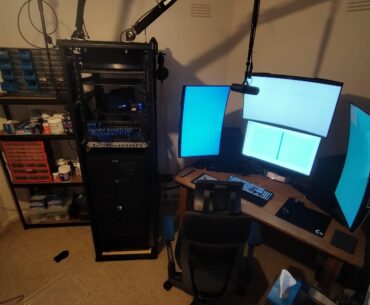 An above average, brutally functional uni student setup, free of any garish toys and decor!