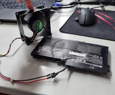 "Smart" laptop battery discharger