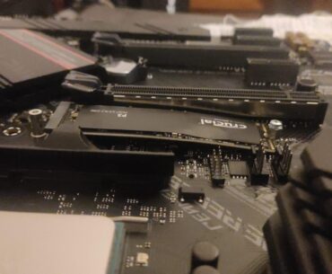 My friend asked me how to mount nvme m.2, he sent me this